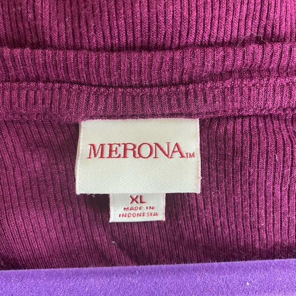 Stretchy, flowy maroon top with a deep V-neck, size XL - Picture 3 of 8